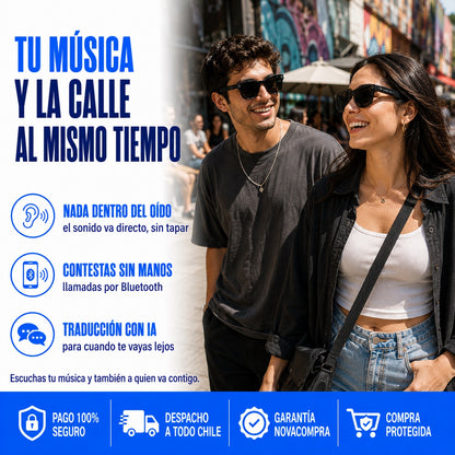 Pareja caminando y escuchando música con el audio de oído abierto de las gafas