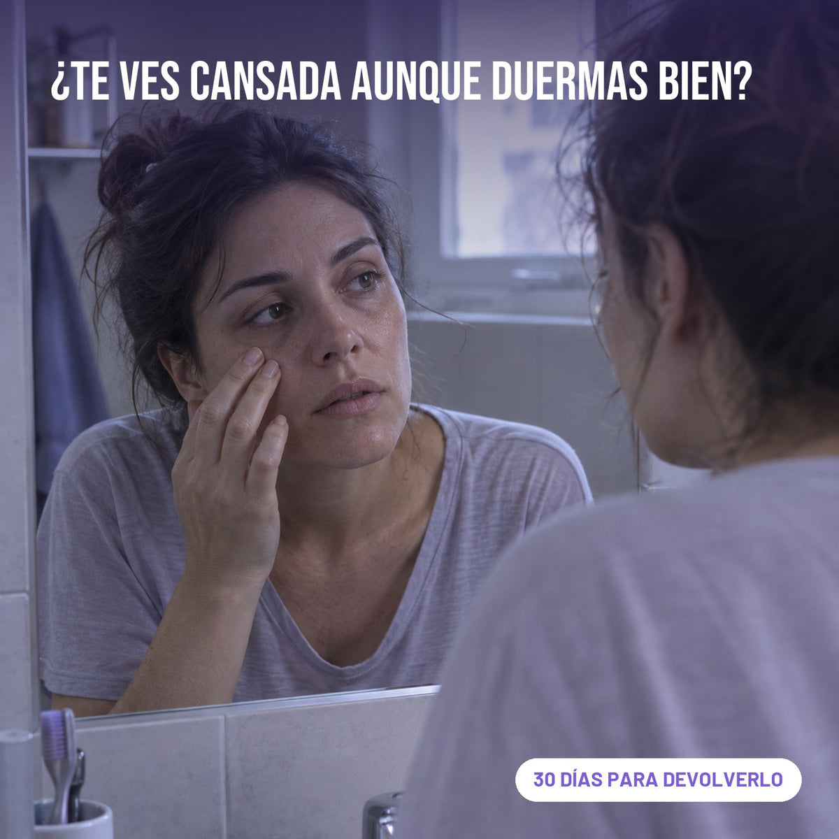 ¿Te ves cansada aunque duermas bien? Mujer mirándose las ojeras al espejo