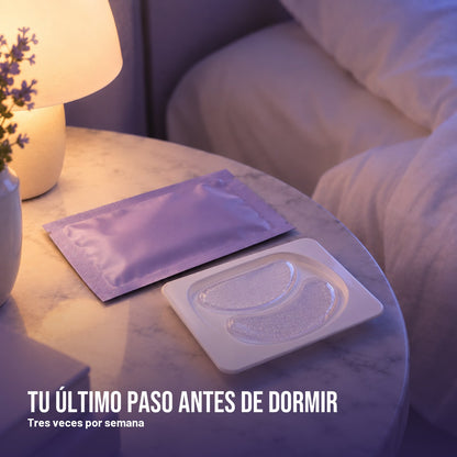 El sobre y la bandeja de parches sobre el velador, antes de dormir